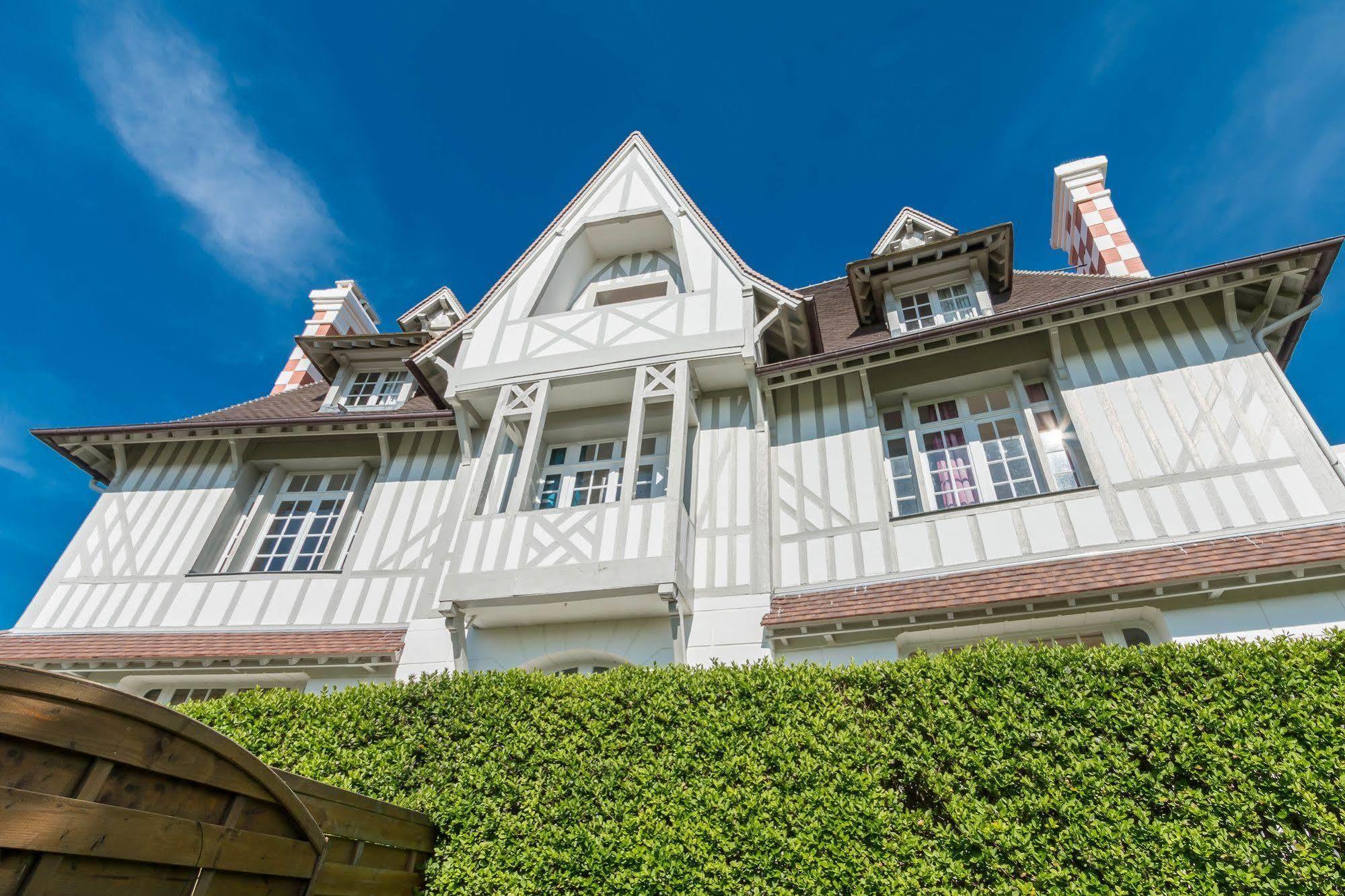 Le Manoir Du Vert Galant Deauville Exterior foto